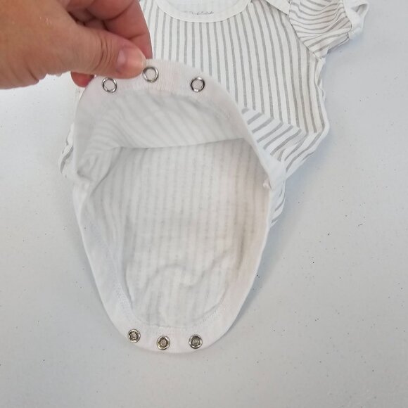 Rene Rofe Baby Bodysuit 6-9m One-Piece Short Sleeve Cotton White & Gray Stripes - Picture 7 of 9